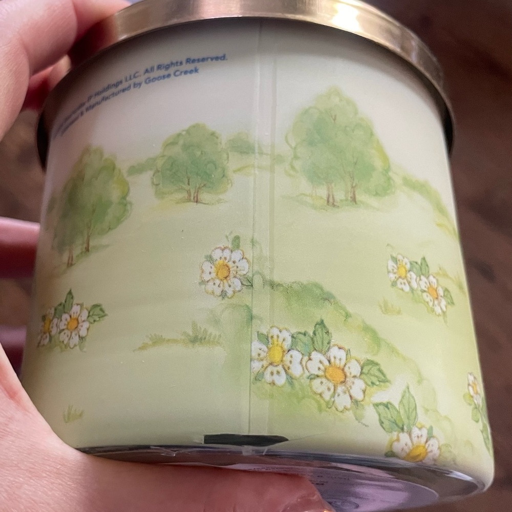 GooseCreek Strawberry Shortcake Blueberry Muffin 3 Wick Candle - Picture 2 of 2